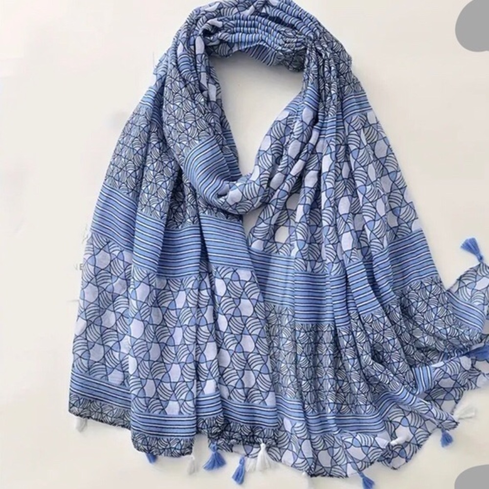 Large Square tassel scarf white and blue